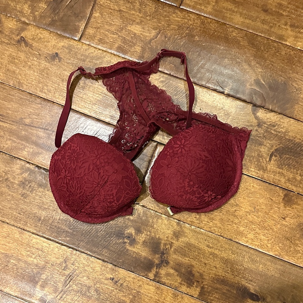Red Lace Bra‎ Victoria’s Secret 38B